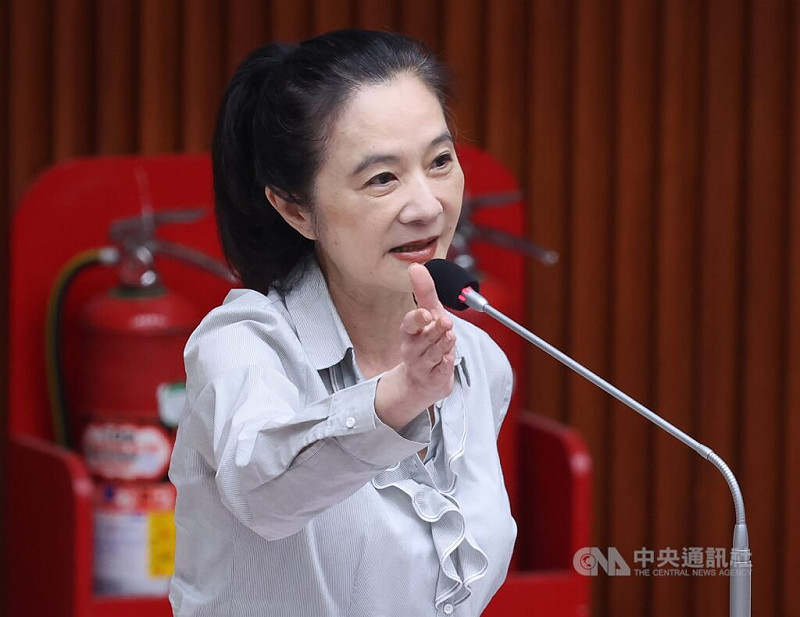 台北市長蔣萬安9日赴議會施政報告，涉京華城案的國民黨市議員應曉薇（圖）針對市政議題進行質詢，並提到，希望市府別再詢問她何時可參加與市長便當會，因「一朝被蛇咬、十年怕草繩」。中央社記者趙世勳攝　114年10月9日   