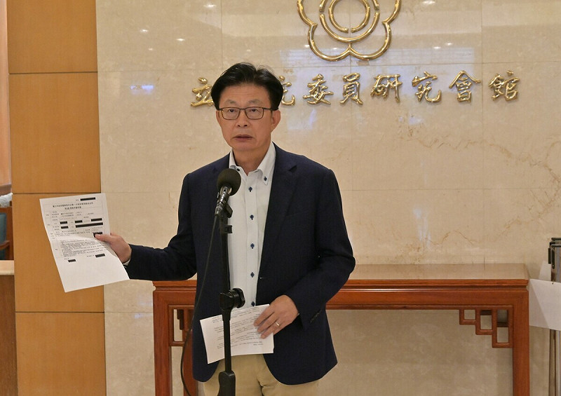 藍委謝龍介散佈烏山頭光電謠言引起恐慌，民進黨立委郭國文告發批，立委沒有造謠免責權。   圖：立法委員郭國文辦公室提供