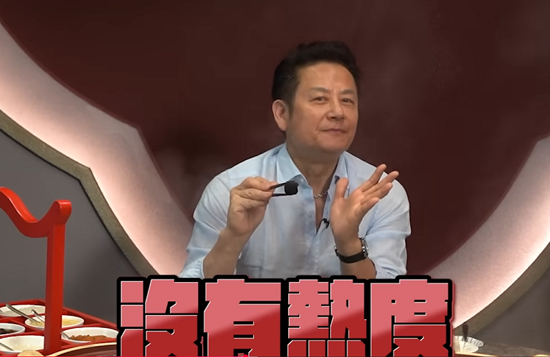 鍋癮子開幕後找來「美食公道伯」徐乃麟試吃拍片。   圖：翻攝自Toyz YT頻道