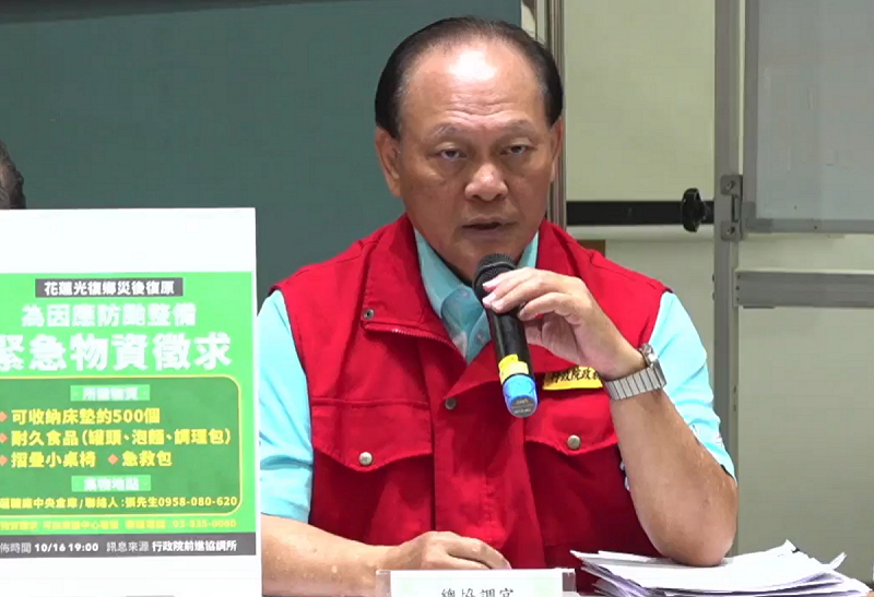 中央前進協調所因應演習所募集的物資，季連成說，現在床墊只有不到100個，目標是500個，還需要泡麵、罐頭、調理包等耐久食品，以及折疊小桌椅、急救包等，募到足夠數量就會停止。   圖：擷自直播畫面
