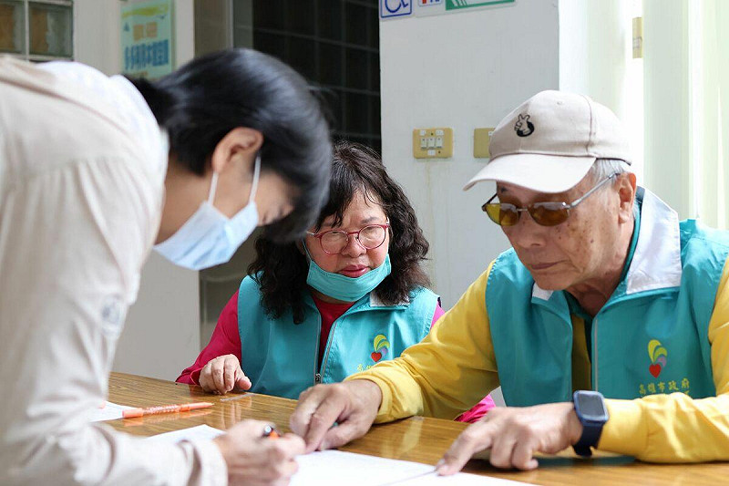 志願服務快閃活動呼籲全民一起做志工。 圖:高雄市社會局/提供