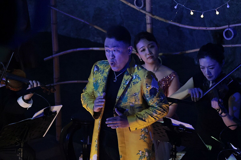 日本女高音宮地江奈與男高音王典一同演出。 圖:國家公園署提供 日本女高音宮地江奈與男高音王典一同演出。 圖:國家公園署提供