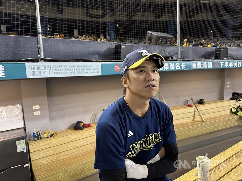 中華職棒總冠軍系列賽「台灣大賽」18日將在台北大巨蛋開打，兄弟隊長王威晨（圖）賽前表示，會適時透露「準備好就不擔心」的訊息給隊友，提醒別人也提醒自己。中央社記者謝靜雯攝　114年10月18日   