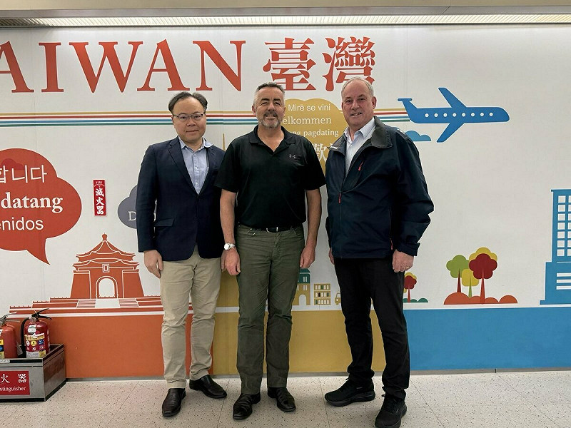 右起為寇貝克（Richard Colbeck）參議員及契斯特（Darren Chester）眾議員。   圖：翻攝自外交部官網