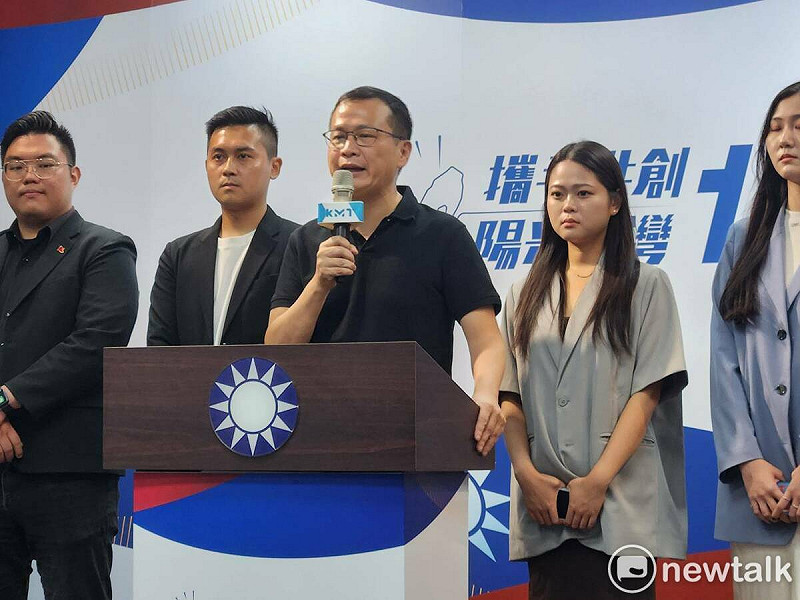 國民黨主席參選人羅智強敗選後，現身國民黨中央發表敗選感言。   圖：黃建豪/攝