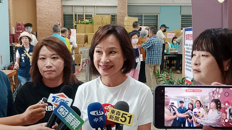 柯志恩(中)期許在新主席領導下迎接明年2026最大勝利,同時也要確定黨未來的方向,特別是要跟社會進行對話。 圖:孫家銘攝