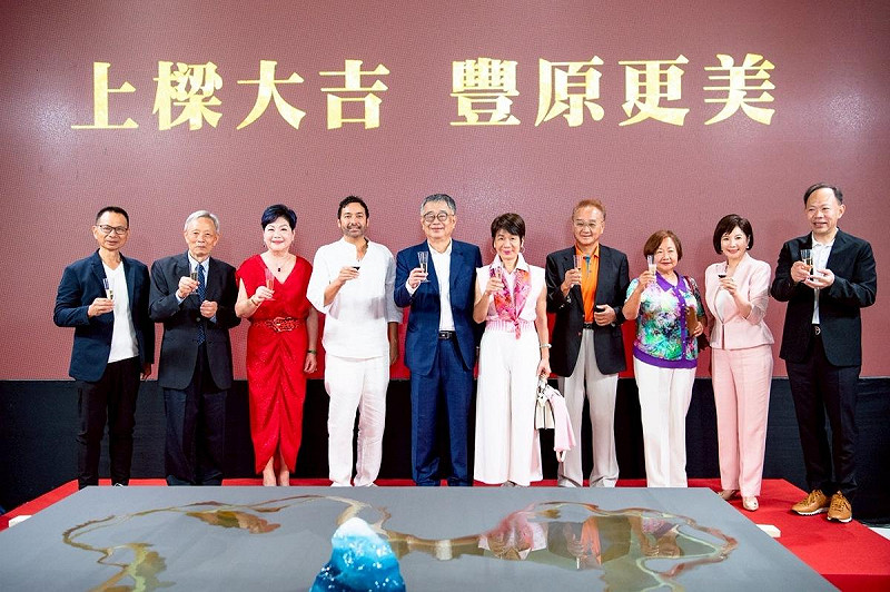 位在豐原火車站前的建案「慶山明仁」昨(18)日舉行上梁大典。 圖:慶山建設/提供