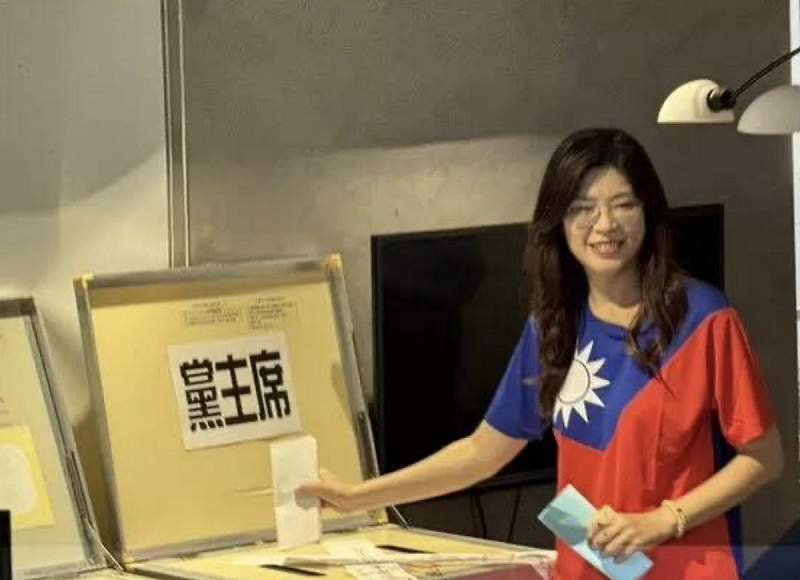 沈榮欽在臉書評論國民黨黨主席選舉，他直言國民黨黨費制度和投票年齡是這次鄭麗文獲選的關鍵。   圖：翻攝自臉書