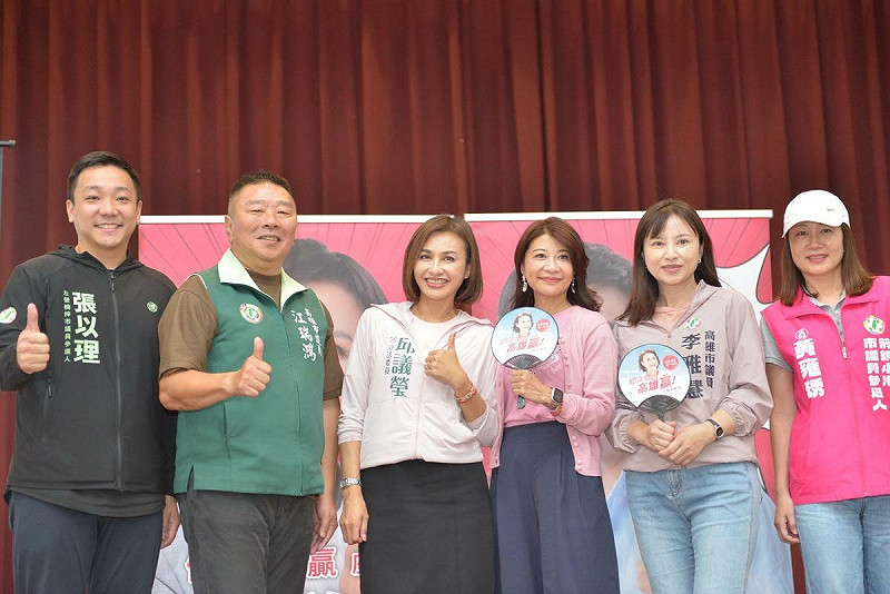 邱議瑩(左三)仁武場座談會，林楚茵(右三)、江瑞鴻(左二)、李雅慧(右二)等人到場站台。   圖：邱議瑩競選總部/提供