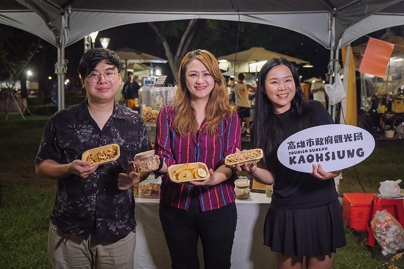 高閔琳(中)到場為特色美食品牌行銷。 圖:高雄市觀光局/提供
