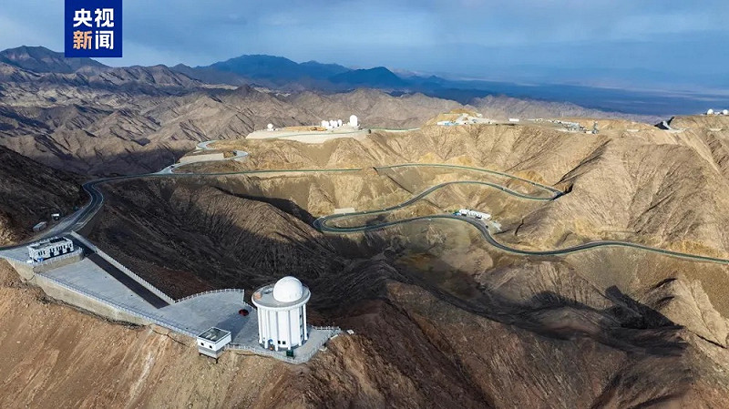 中國科學院國家天文台主導建設的全球首台太陽磁場中紅外觀測系統（AIMS 望遠鏡）正式啟用，填補國際太陽磁場觀測領域空白。   圖：翻攝自央視新聞