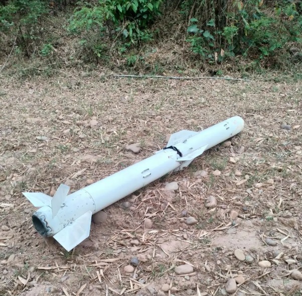 印度在 5 月份的印巴衝突期間，獲取了一枚中國製造的「霹靂-15E 」導彈，並對該枚導彈展開逆向研發工作，試圖強化自身的軍事打擊能力。   圖：翻攝自 騰訊網 零度 Military 分享於 X