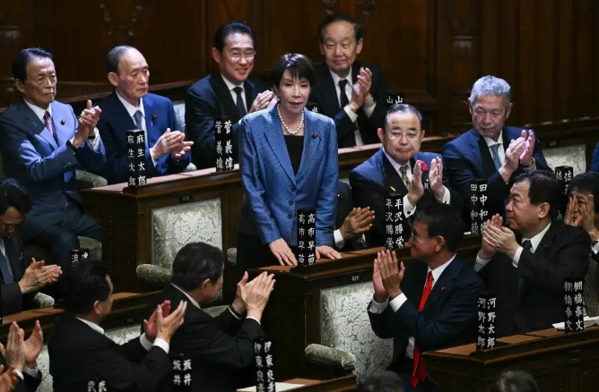 在日本眾議院首相指名選舉第一輪投票中，自民黨總裁高市早苗獲得 237 票，超過半數票獲勝，將確定出任日本第 104 任首相。   圖 : 翻攝自央視新聞