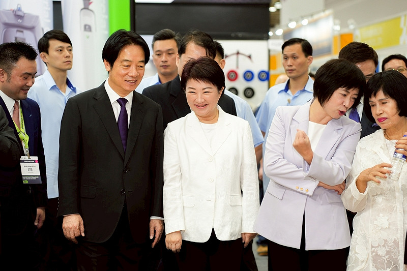 台中國際會展中心啟動試營運，由「2025台灣國際五金工具博覽會×五金工業展」率先登場！總統賴清德及台中市長盧秀燕一同出席。   圖：台中市政府/提供