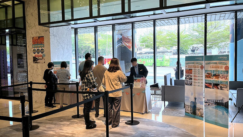 李方艾美酒店於 11 月 2 日至 11 月 5 日在飯店大廳舉辦實體旅展活動。圖:李方艾美酒店/提供 李方艾美酒店於 11 月 2 日至 11 月 5 日在飯店大廳舉辦實體旅展活動。圖:李方艾美酒店/提供