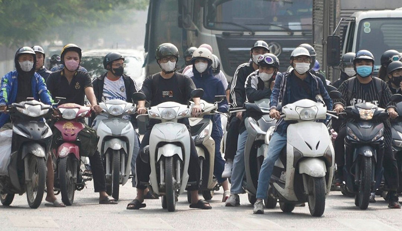 越南摩托車持有率極高，在 2024 年近 80%。   圖：翻攝自 X《METRO TV》