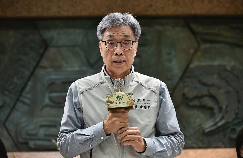 台中梧棲豬場爆非洲豬瘟，豬隻連日暴斃117頭才採樣，農業部長陳駿季強調防疫人員可依法主動檢驗、畜主不得拒檢。   圖：農業部／提供