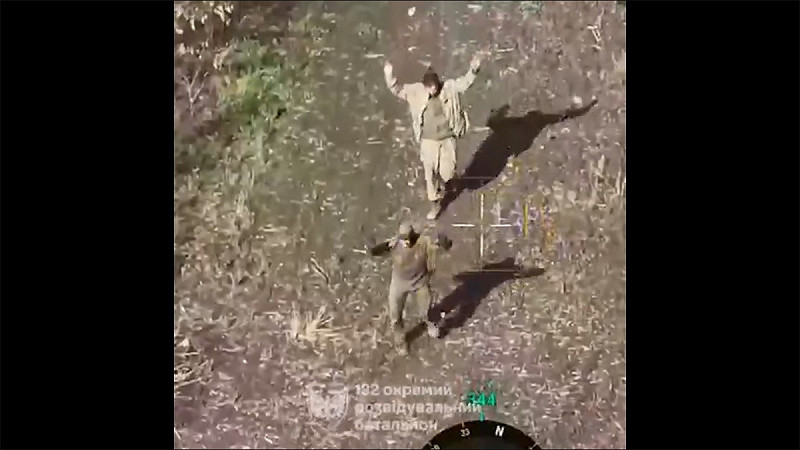 烏軍近期成功奪回庫切里夫亞爾地區的控制權,超過 50 名俄軍士兵主動繳械投降,自願成為俘虜。 圖:擷取自 @NiKiTa_32156 X 分享影片