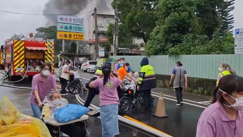 火場下風處長照機構組織撤離。 圖:翻攝畫面