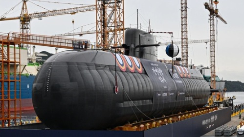 島山安昌浩級潛艇第二批次的首號艦「蔣英實」號於當地時間 22 日，在韓華海洋的工廠舉行下水儀式。   圖：翻攝自 觀察者網
