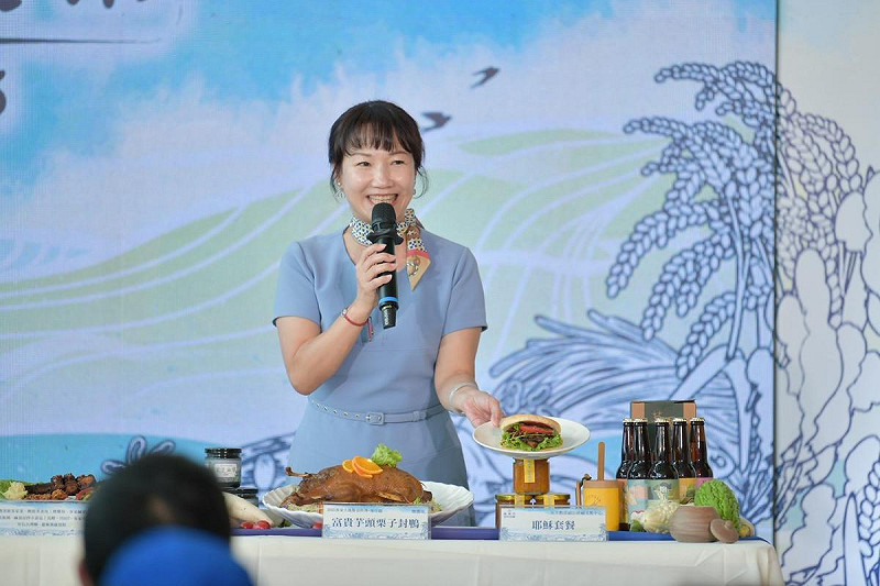 楊瑞霞表示今年邀集21家餐飲業者共同響應,活動期間推出客家風味料理與限定餐飲。 圖:高雄市政府客家事務委員會/提供