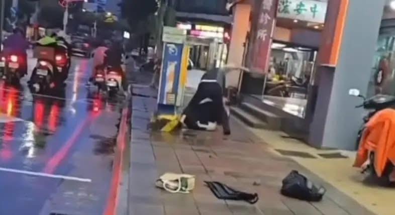桃園客運司機毆打學生事件延燒。   圖：翻攝畫面