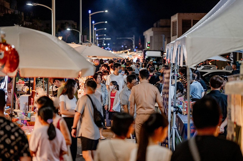 去年高雄萬聖狂歡節現場匯聚80家知名在地美食品牌。   圖:大高雄市觀光商圈總會/提供(資料照)