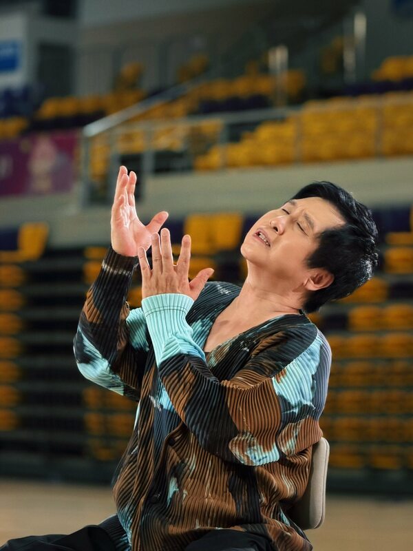 歌手鄭智化日前控訴中國深圳機場服務差,在官方釋出監視器畫面後,他也隨即發文道歉惹議。 圖/取自歌手鄭智化臉書粉專   歌手鄭智化日前控訴中國深圳機場服務差,在官方釋出監視器畫面後,他也隨即發文道歉惹議。 圖/取自歌手鄭智化臉書粉專