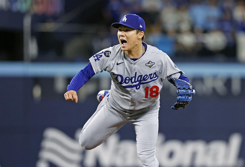 MLB道奇隊山本由伸季後賽連兩場完投勝,成為自2015年以來首位達成此成就的投手。(共同社)