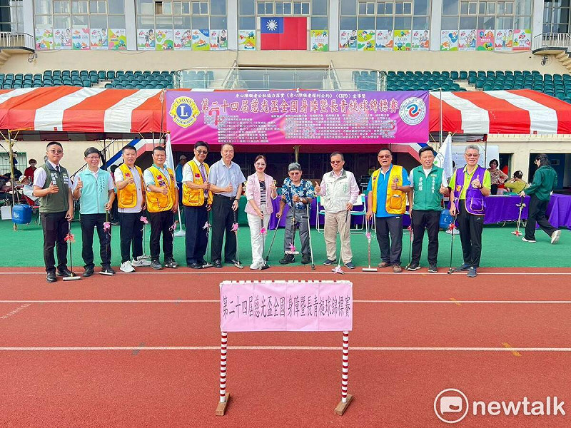 第24屆慈光盃全國身障暨長青槌球錦標賽,由指導單位和主辦單位代表共同揭開序幕。   圖:黃博郎/攝