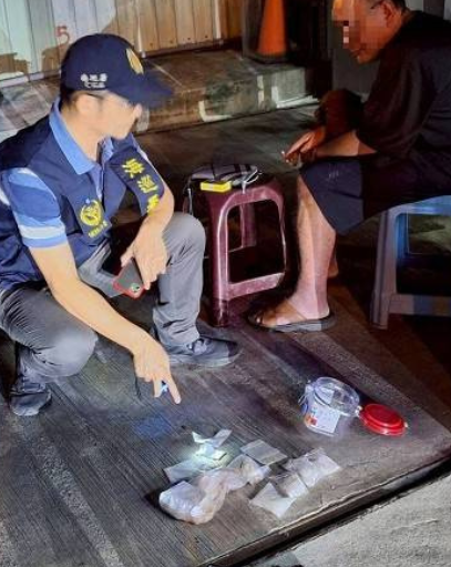 蕭姓毒品前科犯,駕駛豪車頻繁往返嘉義、台中兩地販售毒品,落網卻辯稱未運毒,僅作為緩解病情自用。   圖:海巡署偵防分署台中查緝隊提供