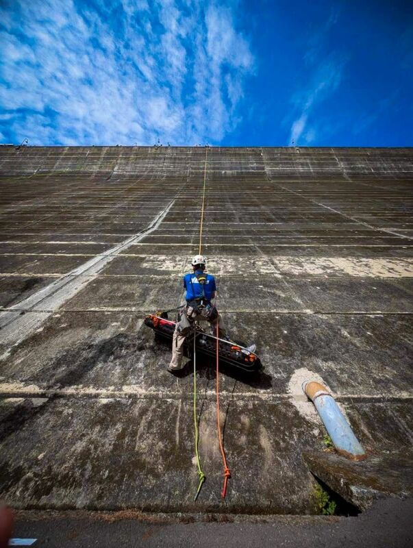 內政部消防署繩索救援國際邀請賽，透過逼真模擬任務驗證隊伍實力。   圖：消防署提供