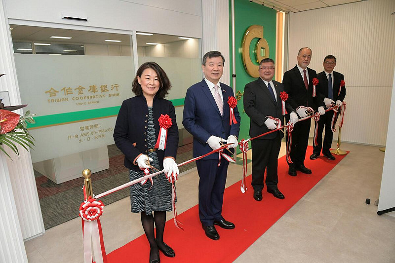 合庫金控旗下合作金庫銀行東京分行今天(27日)由董事長林衍茂主持開幕儀式，正式揭牌營運，宣布進軍日本市場，為國際化布局再添重要據點。   圖: 合庫銀行/提供
