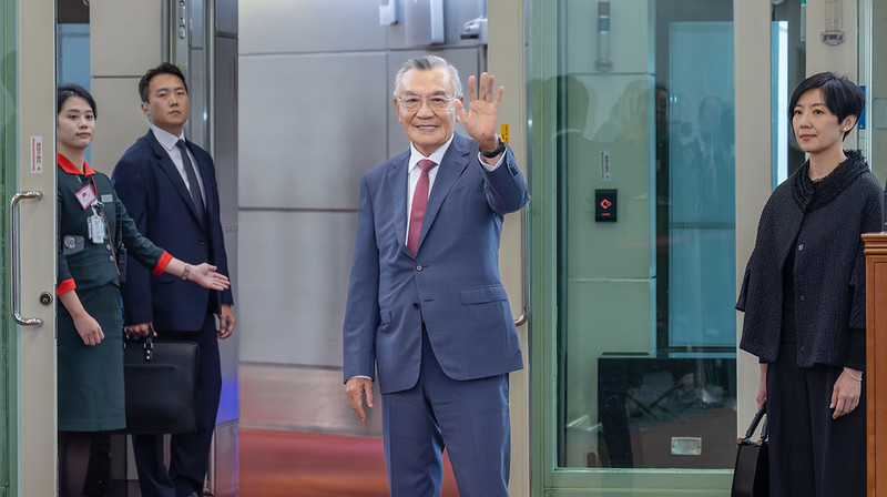 林信義前往韓國APEC 參加「亞太經濟合作經濟領袖會議」 圖:總統府提供   林信義前往韓國APEC 參加「亞太經濟合作經濟領袖會議」 圖:總統府提供