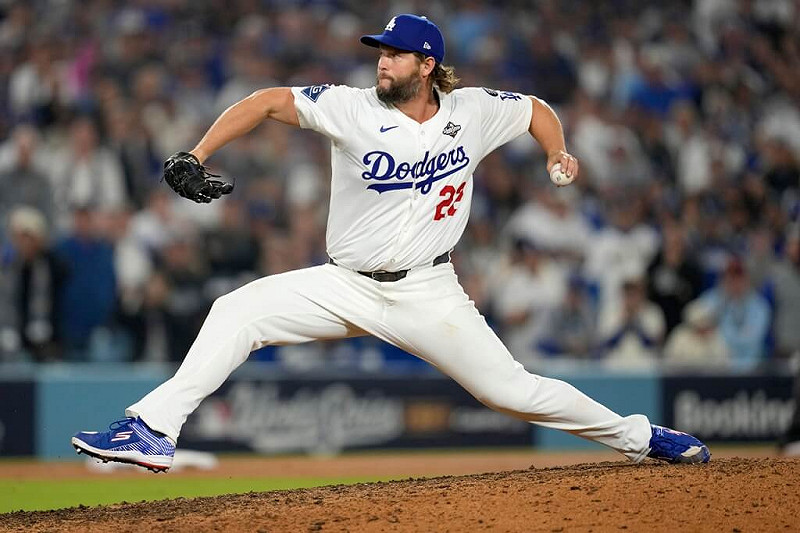 道奇37歲投手柯蕭12局登板救援。(美聯社)