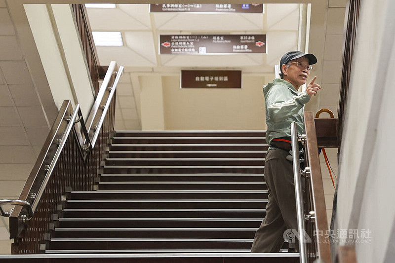 台北地方法院審理京華城及柯文哲政治獻金案，前政務委員張景森（圖）28日午後以證人身份出庭應訊。中央社記者鄭清元攝 114年10月28日   