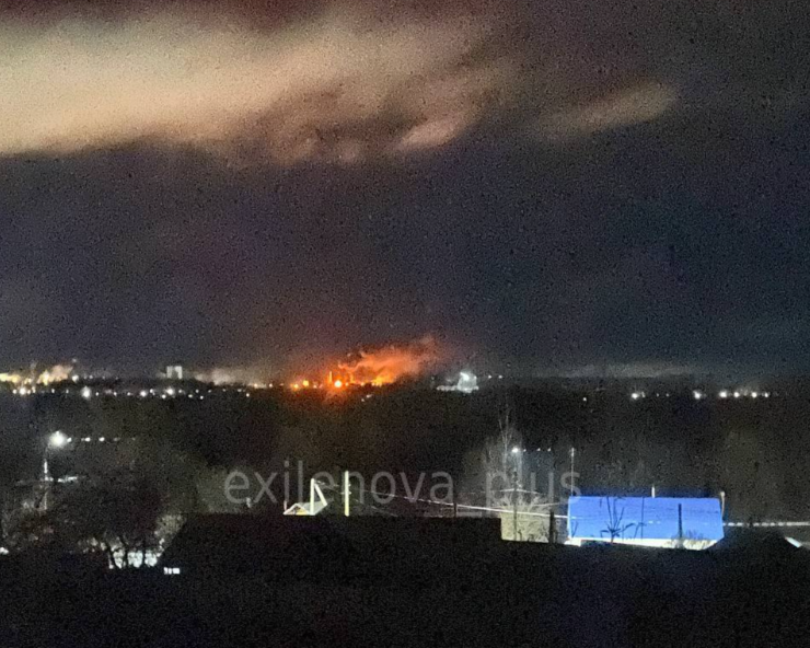 新斯帕斯科耶的 NS-Oil 煉油廠昨夜遭烏軍襲擊。   圖:翻攝自 X