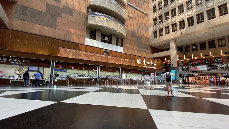 台北車站性侵案震驚全台,受害者竟是七旬香港籍婦人,更令網友群情激憤。   圖:翻攝畫面