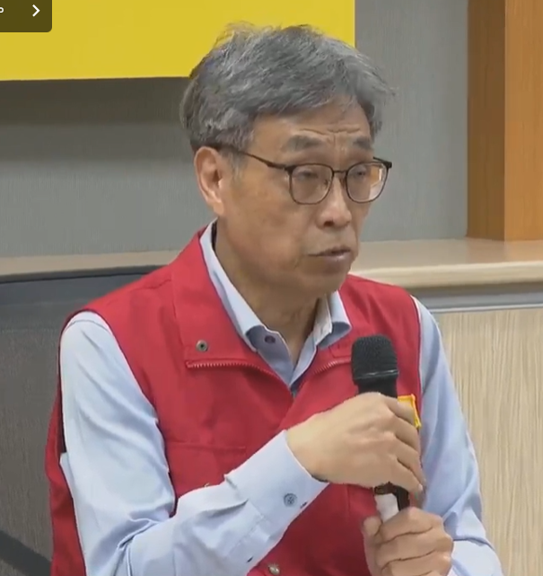 農業部長陳駿季宣布,中央組成專家疫調團隊,今天下午就啟動。   圖:取自直播畫面