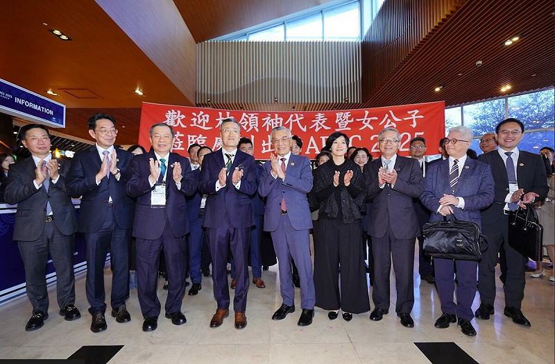 APEC代表林信義28日抵達韓國。   圖:APEC台灣代表團/提供