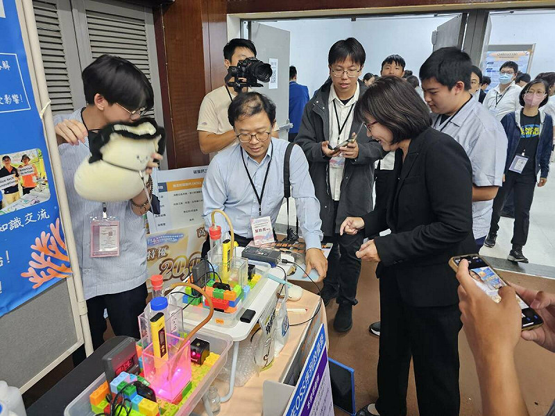 海洋素養種子教師縣市社群及參賽隊伍成果展示實況。   圖：海洋委員會/提供