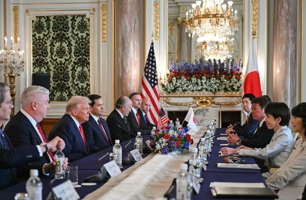 美國總統川普率官員與日本首相高市早苗會談。   圖 : 翻攝自IC Photo