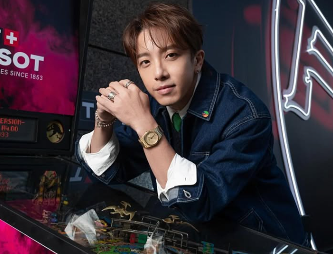 坤達涉嫌花費20到30萬偽裝高血壓逃兵役，檢方訊後諭令50萬元交保。   圖：翻攝自坤達IG