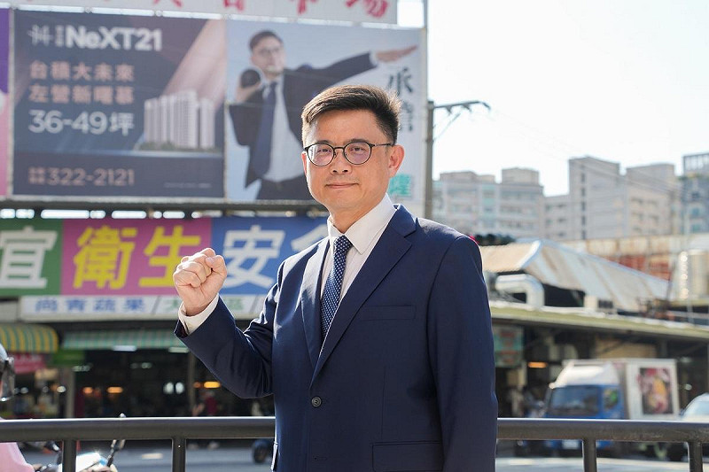 賴瑞隆再次透過主題性看板展現對市政發展的責任和決心。   圖:賴瑞隆辦公室/提供