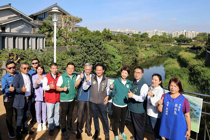 台南市竹溪水質淨化場第二期工程今舉行開工動土典禮,台南市長黃偉哲等人主持祝禱儀式,期許工程順利如期完成,讓竹溪成為潔淨並充滿生命力的河川,也為民眾增添一處休閒的好地方。   圖:台南市政府提供