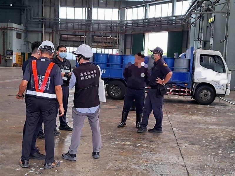 屏東縣萬丹鄉某畜牧場業者28日強闖焚化廠,欲傾倒混入外縣市產源廚餘遭法辦。(中央社檔案照片)