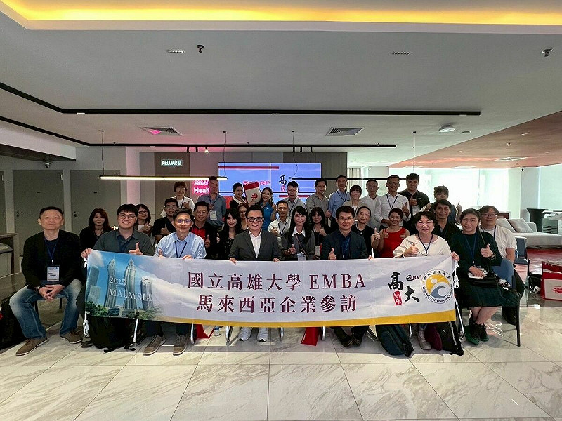 薛兆基隨高雄大學參訪馬來西亞當地企業,透過跨國考察將國際產業鏈思維導入左楠發展藍圖。   圖:薛兆基/提供