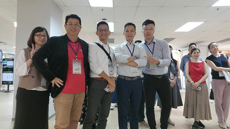 薛兆基(左二)希望從海外參訪中學到的「效率」、「創新」與「永續發展」,能與城市有機結合,讓地方發展更具前瞻與動能。   圖:薛兆基/提供