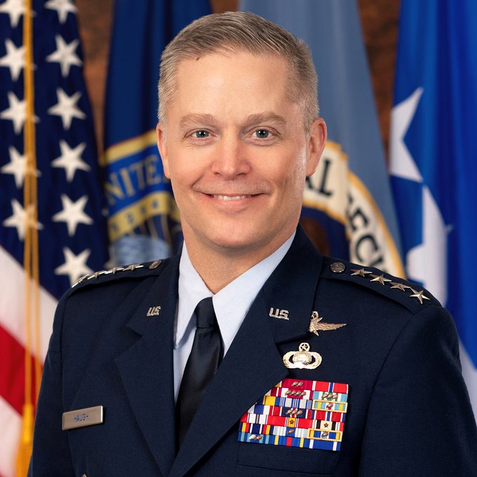 空軍四星上將、前美國網路安全司令部司令特姆·豪格(Tim Haugh)也在壓力下被解職。 圖:翻攝自X帳號@DisavowTrump20 空軍四星上將、前美國網路安全司令部司令特姆·豪格(Tim Haugh)也在壓力下被解職。 圖:翻攝自X帳號@DisavowTrump20