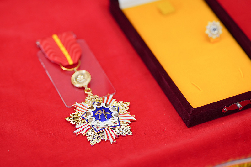 外交部「睦誼外交獎章」。 圖:翻攝自林佳龍臉書   外交部「睦誼外交獎章」。 圖:翻攝自林佳龍臉書